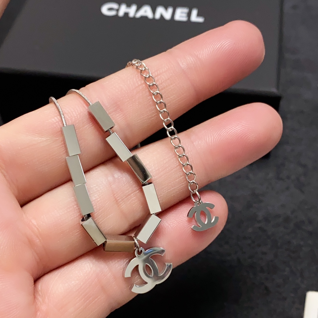 CHANEL🇫🇷Xiaoxiang Double C Silver Pendant Necklace