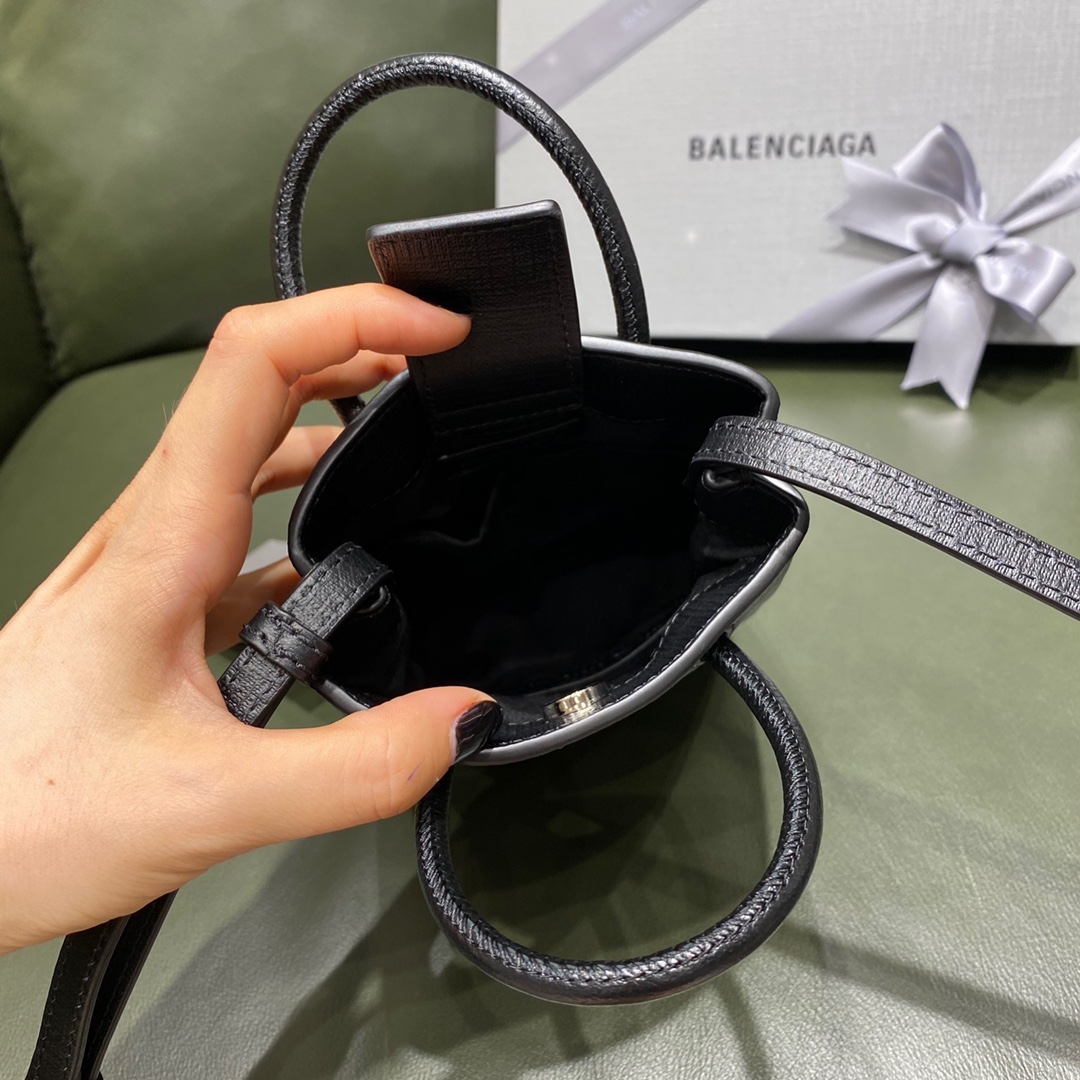 BALENCIAGA 𝗦𝗵𝗼𝗽𝗽𝗶𝗻𝗴 𝗯 𝗮𝗴 Cowhide shopping paper bag