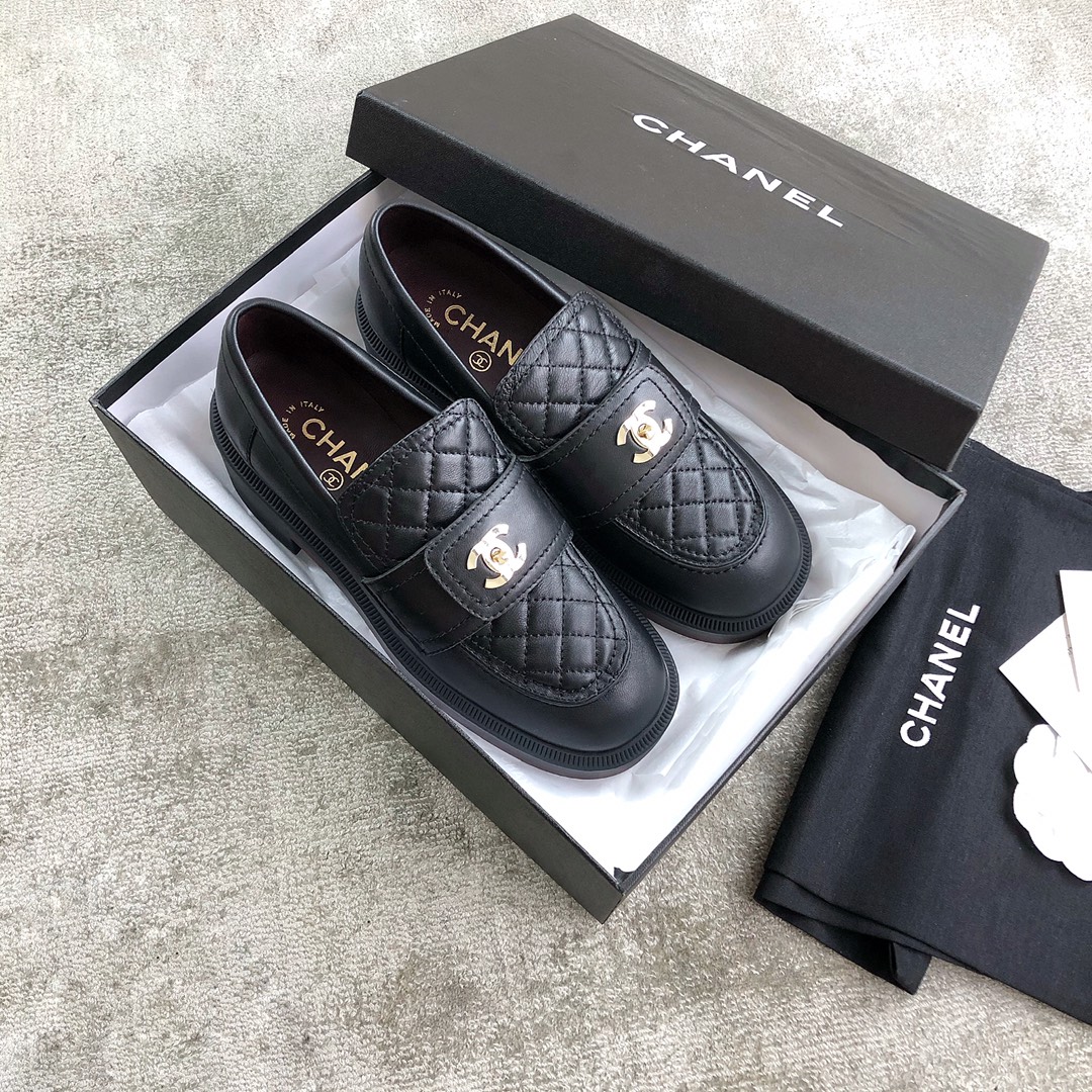 CHANEL Louboutins retro cute Louboutins 5cm height sheepskin surface