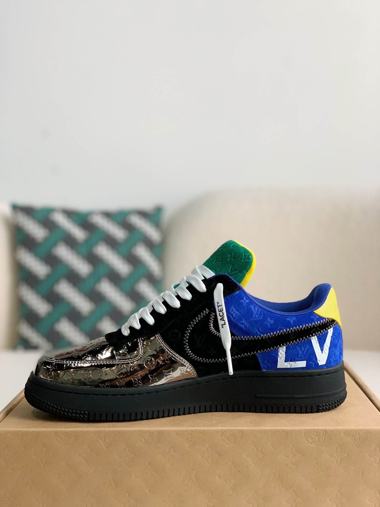 LOUIS VUITTON × NIKE AIR FORCE 1 Sneaker