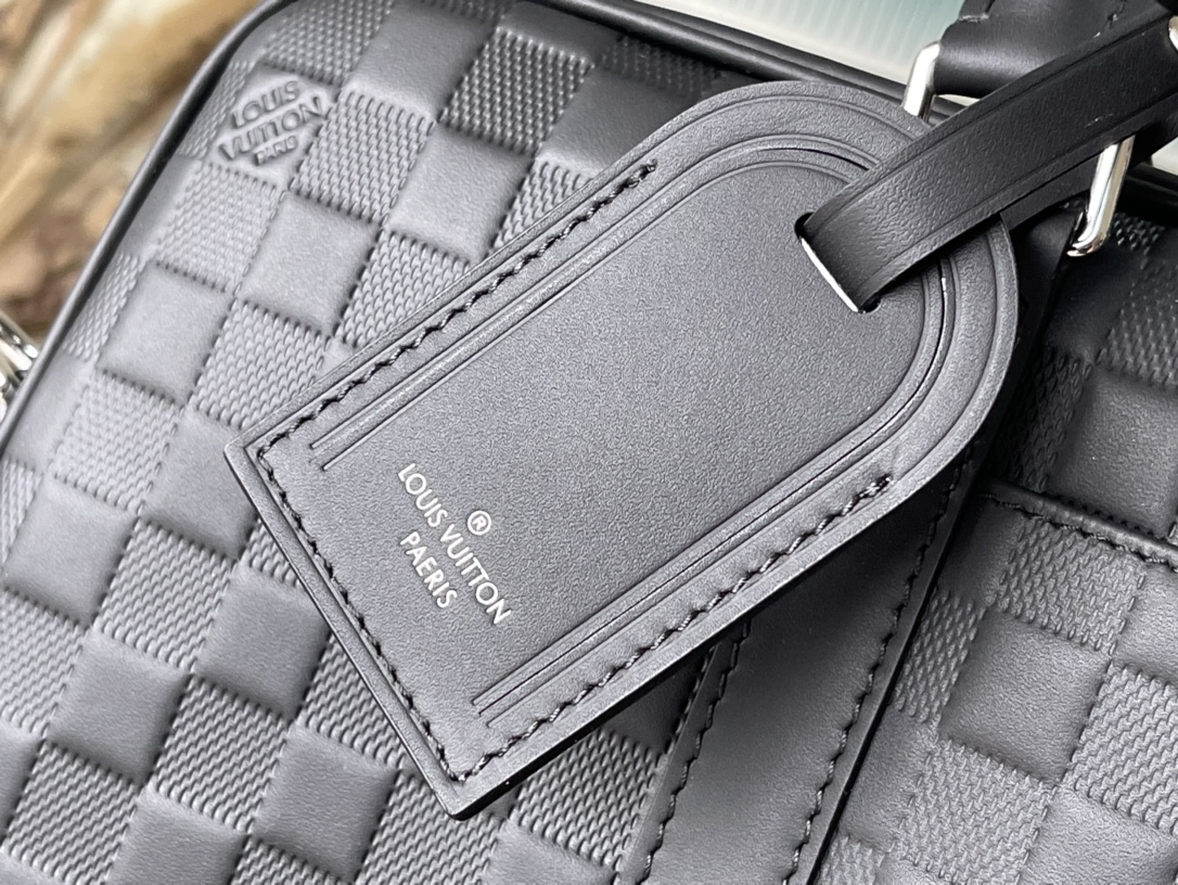 𝐋𝐎𝐔𝐈𝐒 𝐕𝐔𝐈𝐓𝐓𝐎𝐍 N40444 Pressed Voyage Small Briefcase