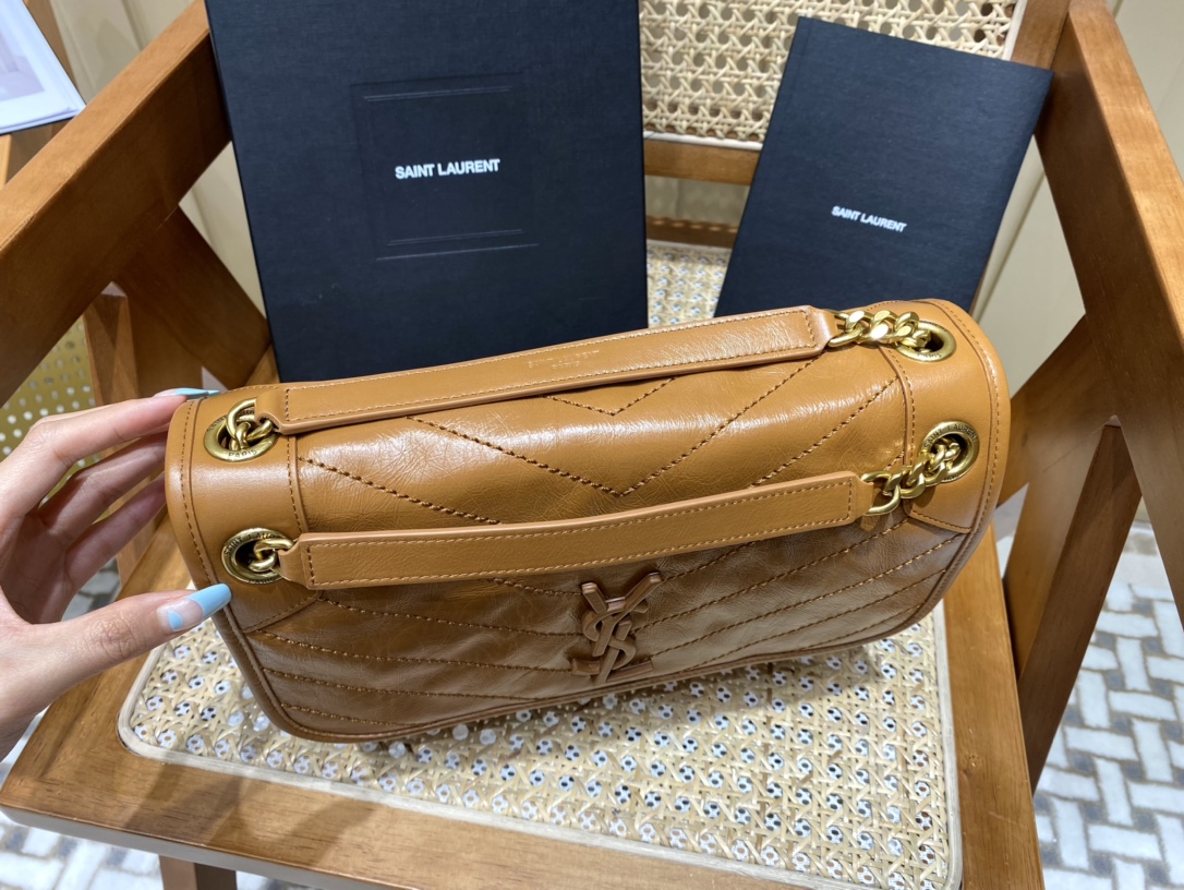 SAINT LAURENT  𝐍𝐢𝐤𝐢 28𝐜𝐦 #633158