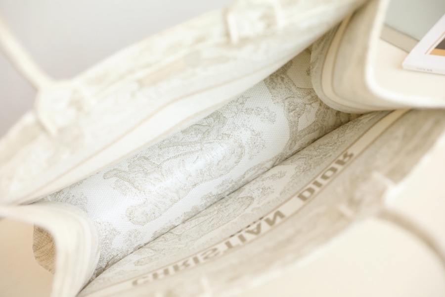 DIOR TOTE Metallic Wire Tiger