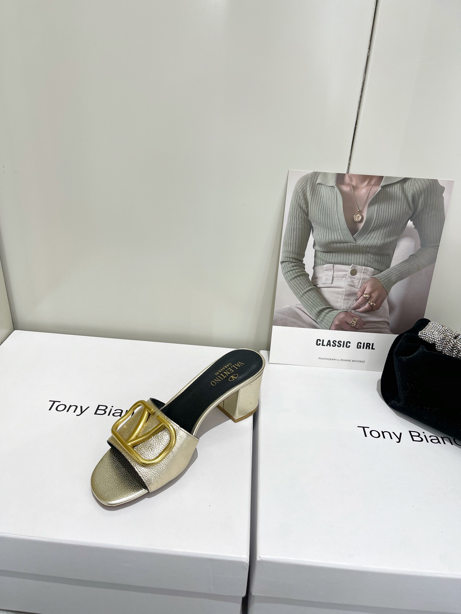 【Valentino】𝟐𝟎𝟐𝟏/𝐒𝐒 𝐧𝐞𝐰  Valentino 2022 / fw spring and summer new women's slippers