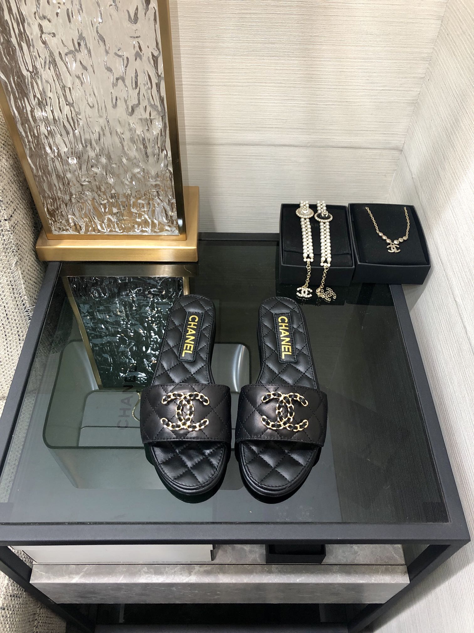 CHANEL 2023 spring and summer latest electric embroidery honey slippers Imported leather outsole