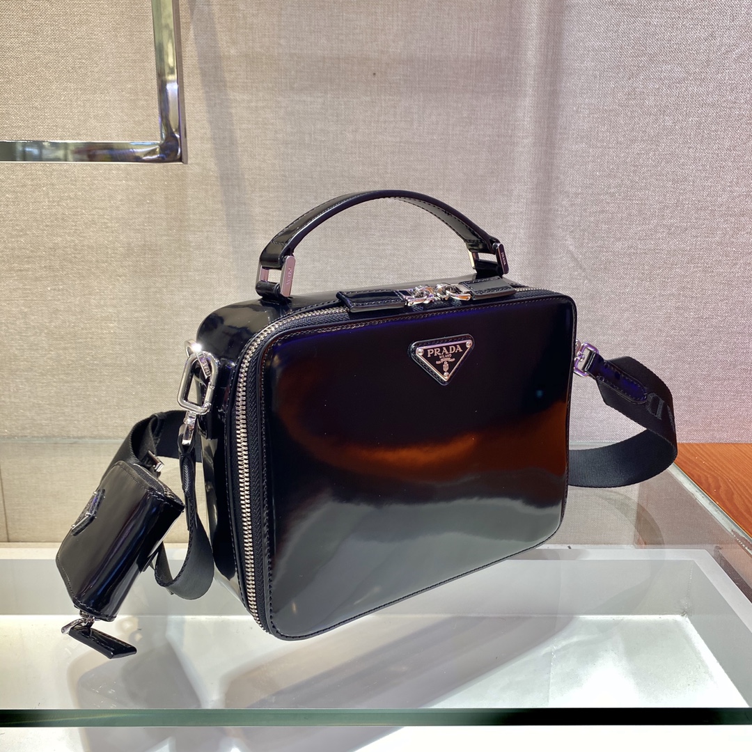 𝐏𝐑𝐀𝐃𝐀 New camera bag 2VH069