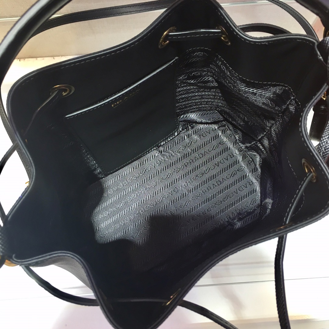𝐏𝐑𝐀𝐃𝐀 New 1BZ032 Bucket Bag