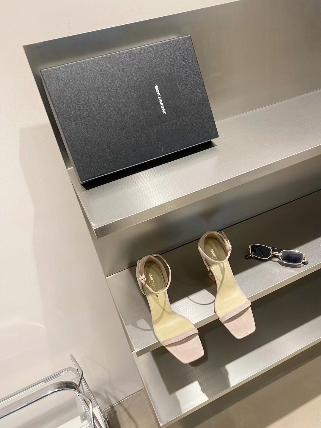 𝙎𝙖𝙞𝙣𝙩 𝙇𝙖𝙪𝙧𝙚𝙣𝙩 | 𝟐𝟎𝟐𝟏/𝐒𝐒 𝐧𝐞𝐰 YSL｜A beautiful classic Alphabet high-heeled sandals