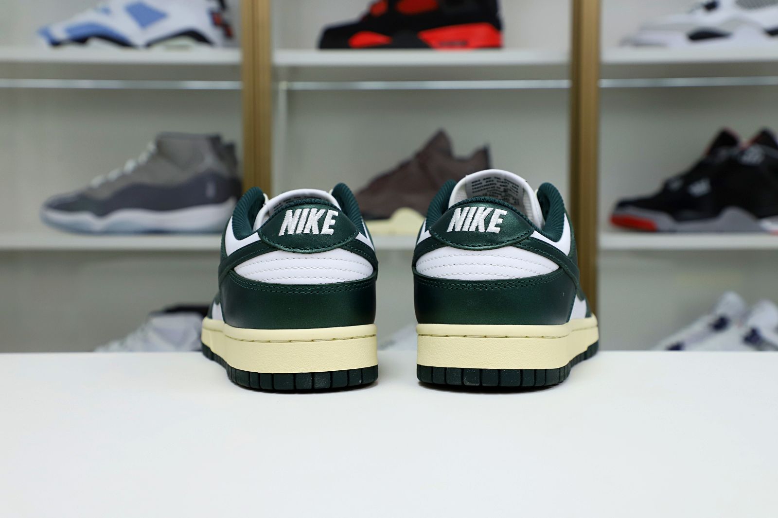 NIKE WMNS DUNK LOW VINTAGE GREEN