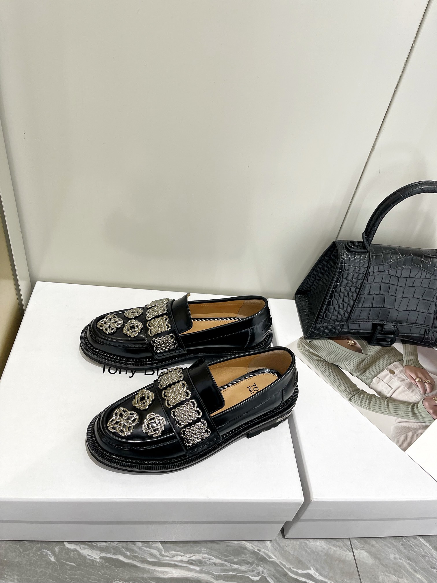 𝐓𝐨𝐠𝐚 𝐏𝐮𝐥𝐥𝐚 ｜𝟐𝟎𝟐𝟐/𝐒𝐒 𝐧𝐞𝐰 Toga Pulla 2022/FW Heavy Crafted Loafers