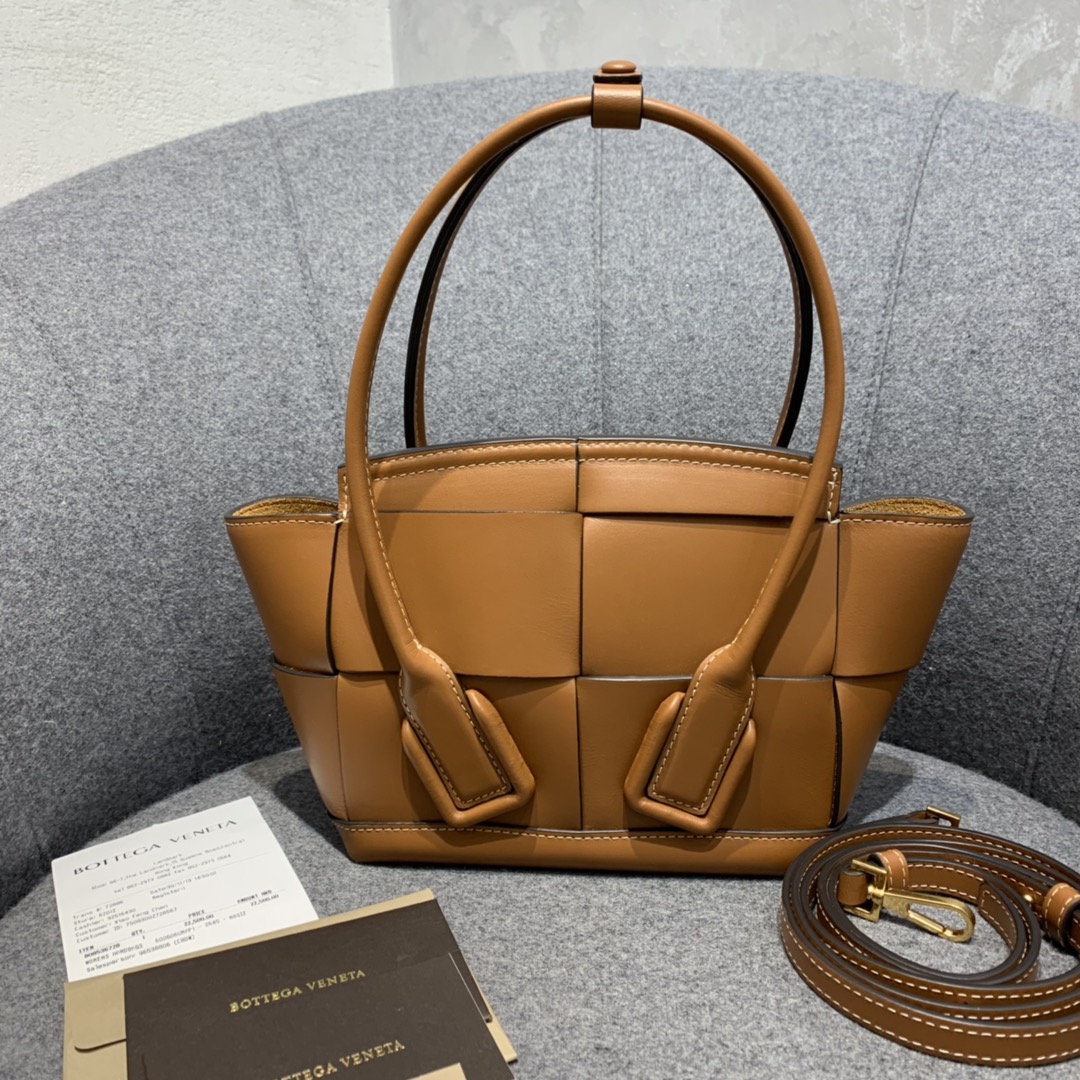 Bottega Veneta  ARCO  #600606