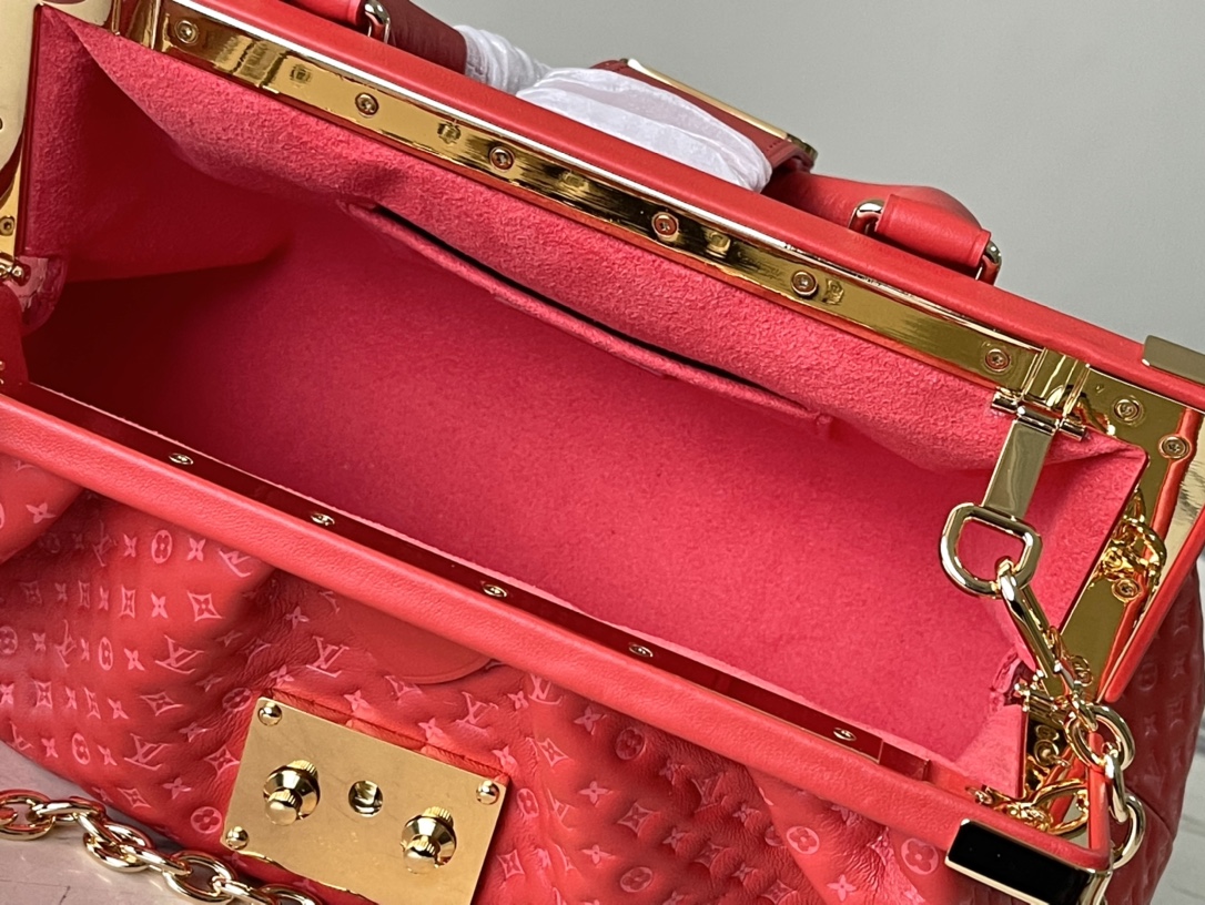 𝐋𝐎𝐔𝐈𝐒 𝐕𝐔𝐈𝐓𝐓𝐎𝐍    M22327