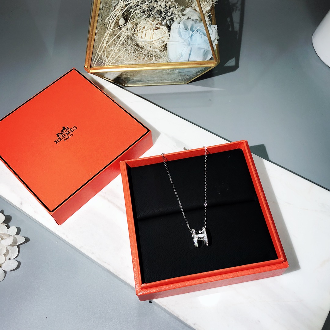 Hermes necklace