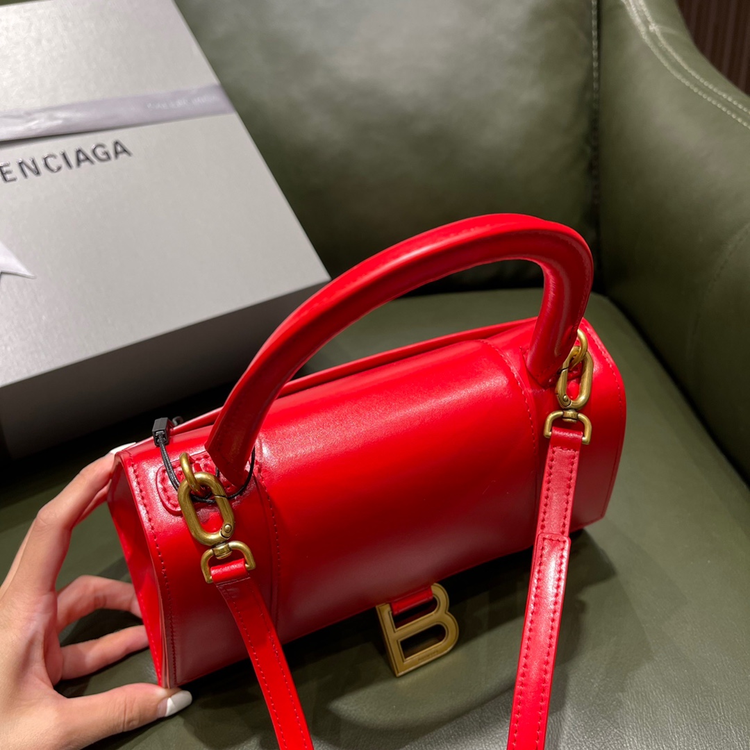 BALENCIAGA 𝐇𝐨𝐮𝐫𝐠𝐥𝐚𝐬𝐬 𝐒 The hourglass bag of the fashion world