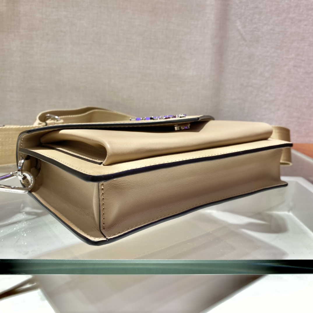 𝐏𝐑𝐀𝐃𝐀 New 3 in 1 1BP020