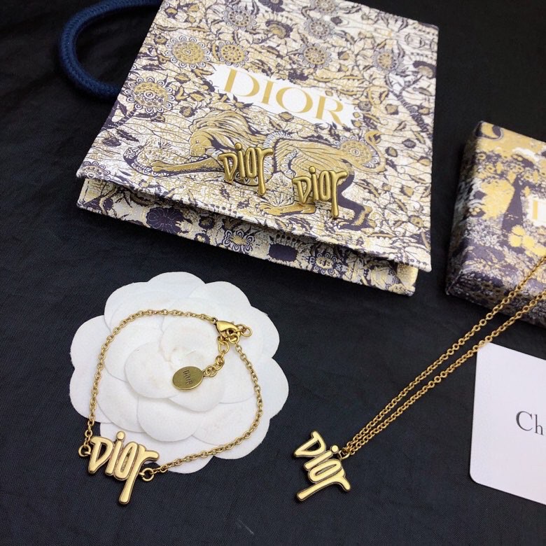 Dior necklace