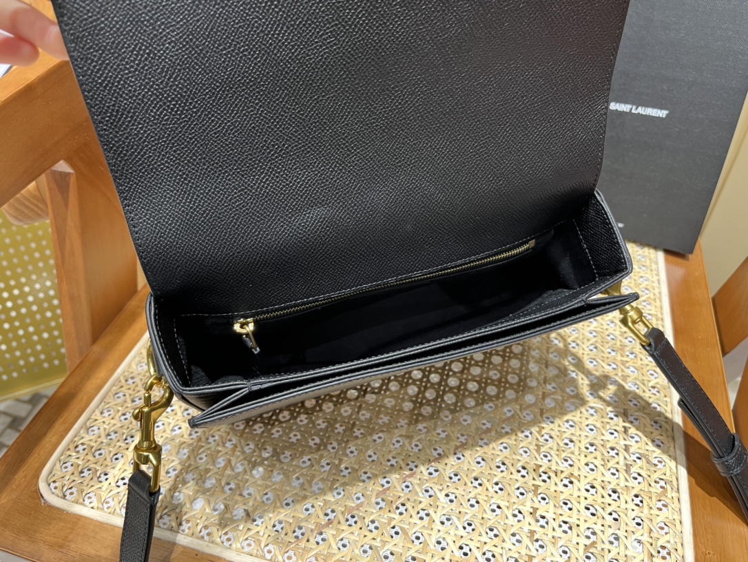 SAINT LAURENT 𝗨𝗻𝗶𝘃𝗲𝗿𝘀𝗶𝘁𝘆 𝗕𝗮𝗴 #416652original leather.JD