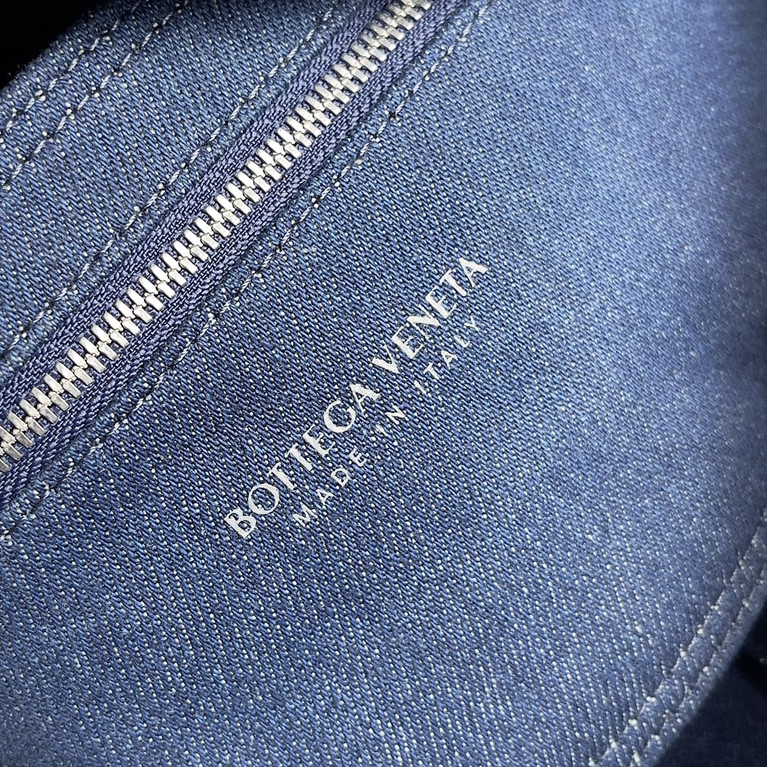 Bottega Veneta BV New six compartment underarm bag #709360