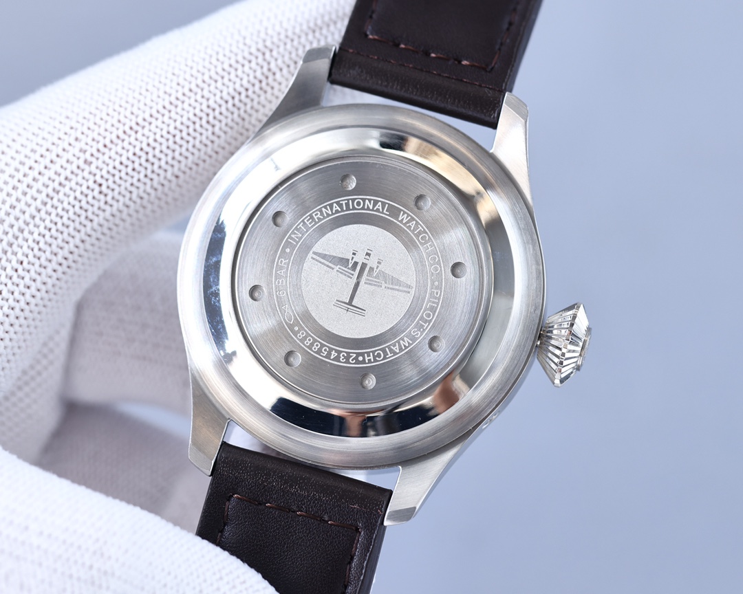 IWC- Presented in a purer design Built-in automatic mechanical movement