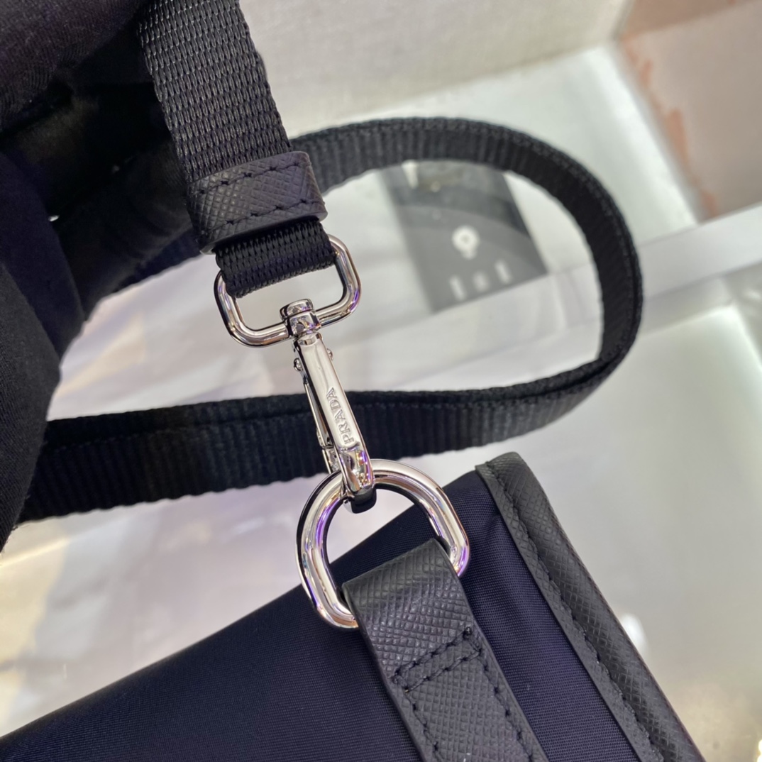 𝐏𝐑𝐀𝐃𝐀𝐀 Mini shape messenger bag