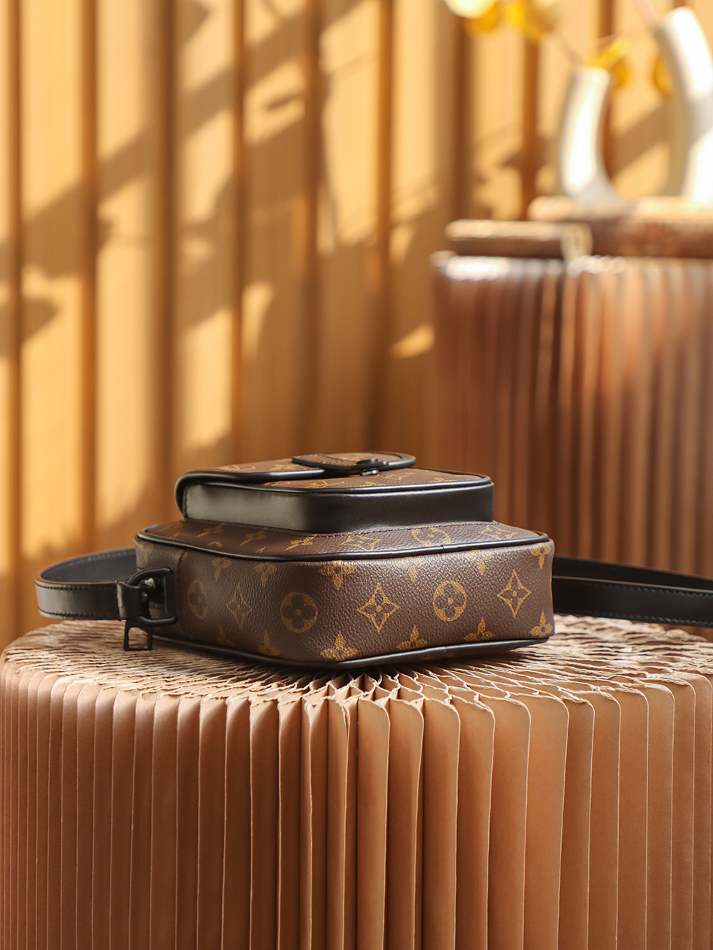 Louis Vuitton 𝐂𝐇𝐑𝐈𝐒𝐓𝐎𝐏𝐇𝐄𝐑 camera bag M69404
