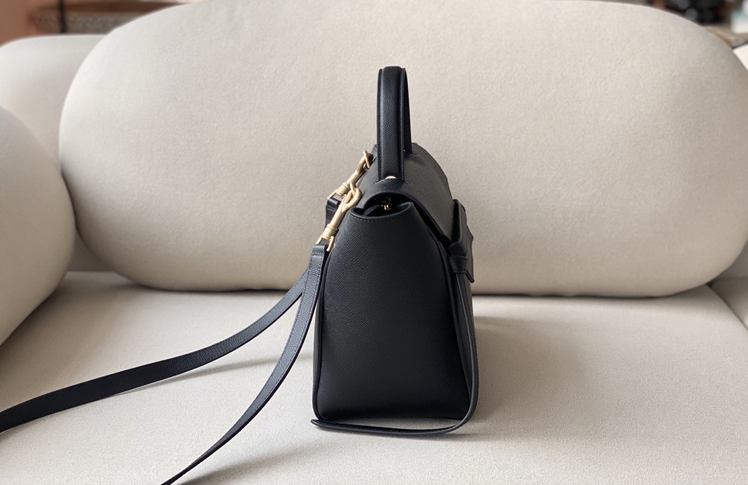 𝐂𝐞𝐥𝐢𝐧𝐞 BELT MICRO BAG in grained calfskin