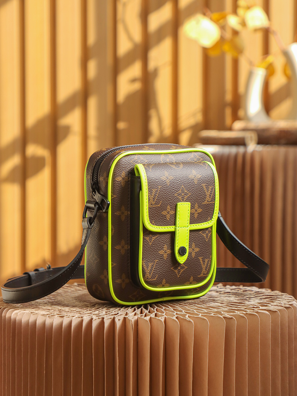 Louis Vuitton 𝐂𝐇𝐑𝐈𝐒𝐓𝐎𝐏𝐇𝐄𝐑 camera bag M69404