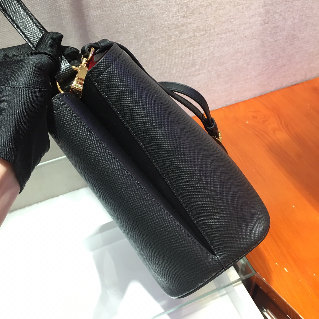𝐏𝐑𝐀𝐃𝐀 Large 1BA211