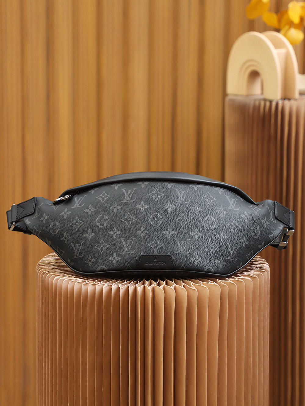 Louis Vuitton 𝐃𝐈𝐒𝐂𝐎𝐕𝐄𝐑𝐘 Belt Bag M44336