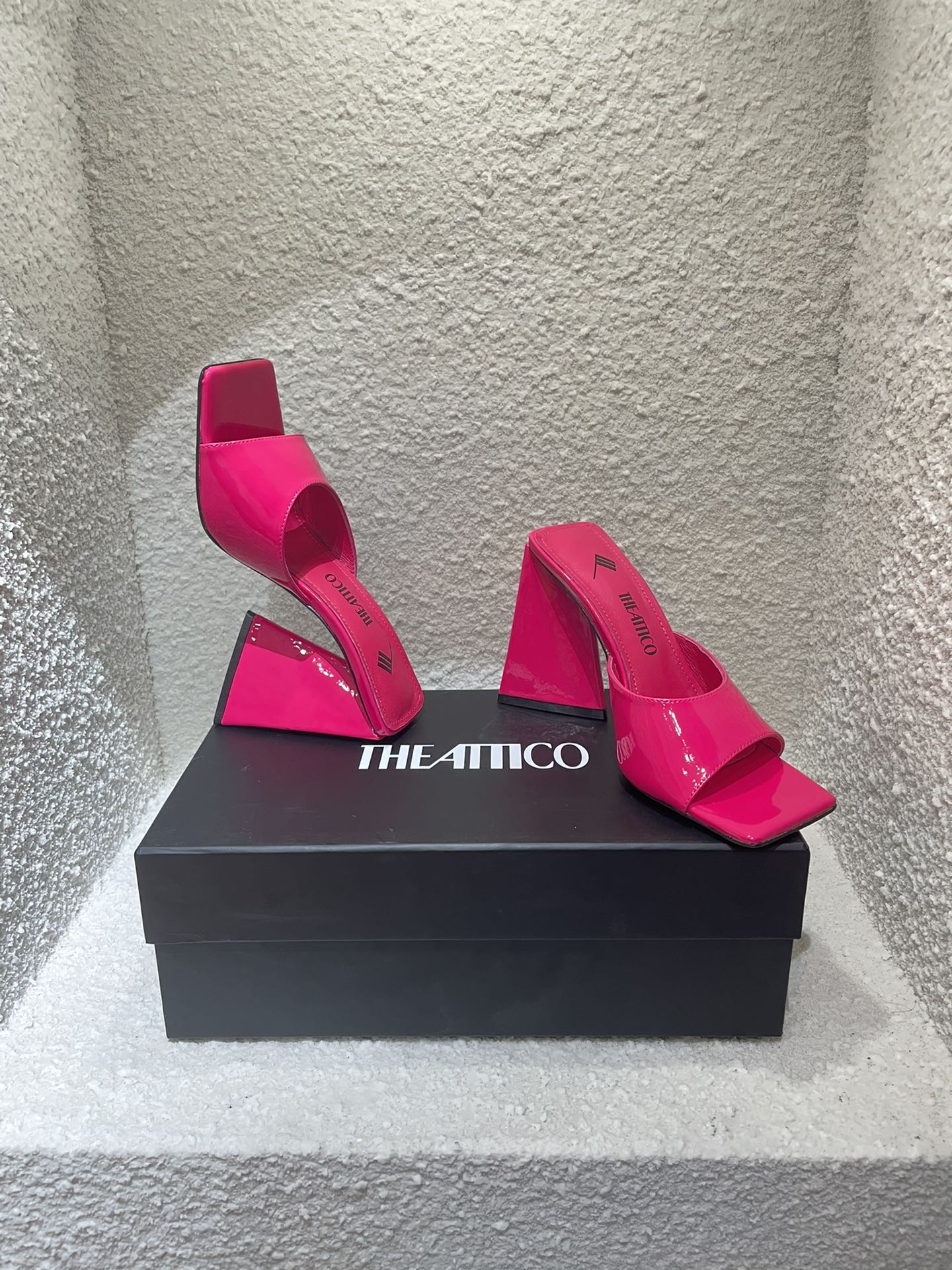 THE ATTICO | 𝟐𝟎𝟐𝟏/𝐒𝐒 𝐧𝐞𝐰 The attico triangle heel sandals lined with sheepskin leather genuine leather outsole