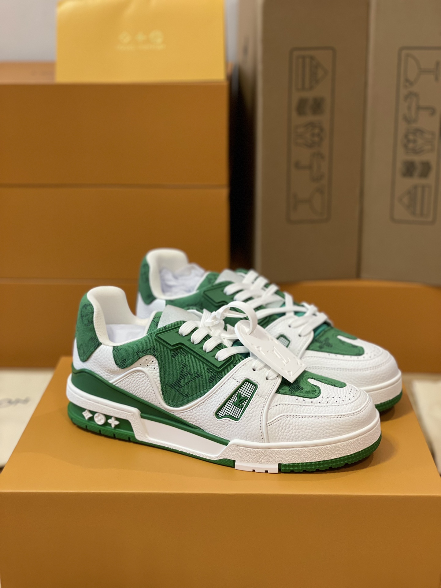 Louis Vuitton couple models DIY buckle sneakers sneakers