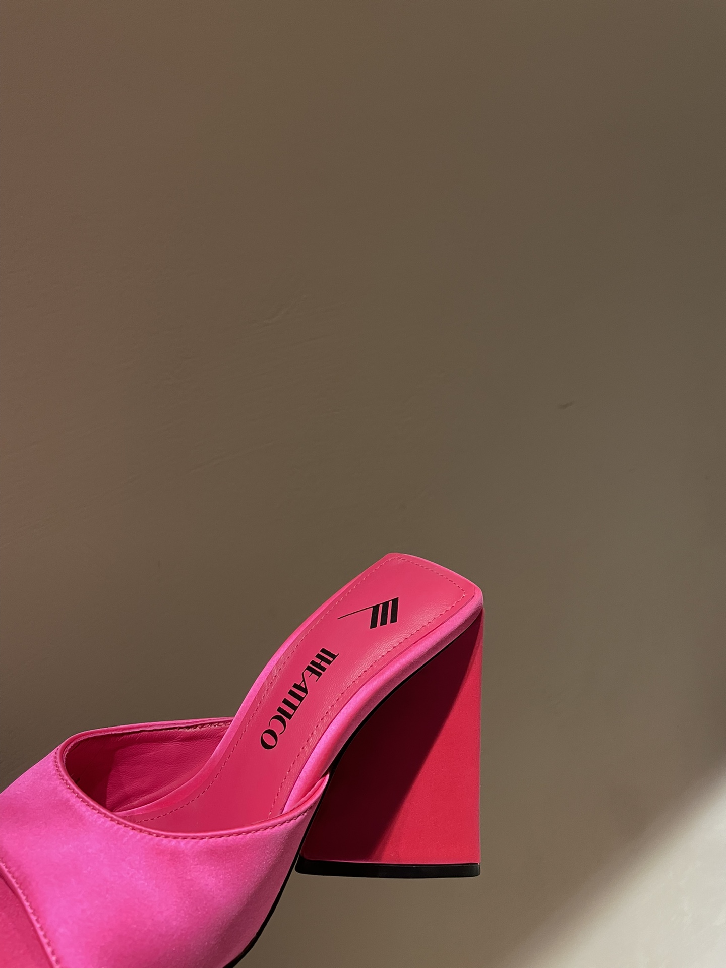 TheAttico | 𝟐𝟎𝟐𝟐𝟐/𝐒𝐒 𝐧𝐞𝐰 Spring/Summer 2021 collection The Attico personality triangle heel high heel sandals