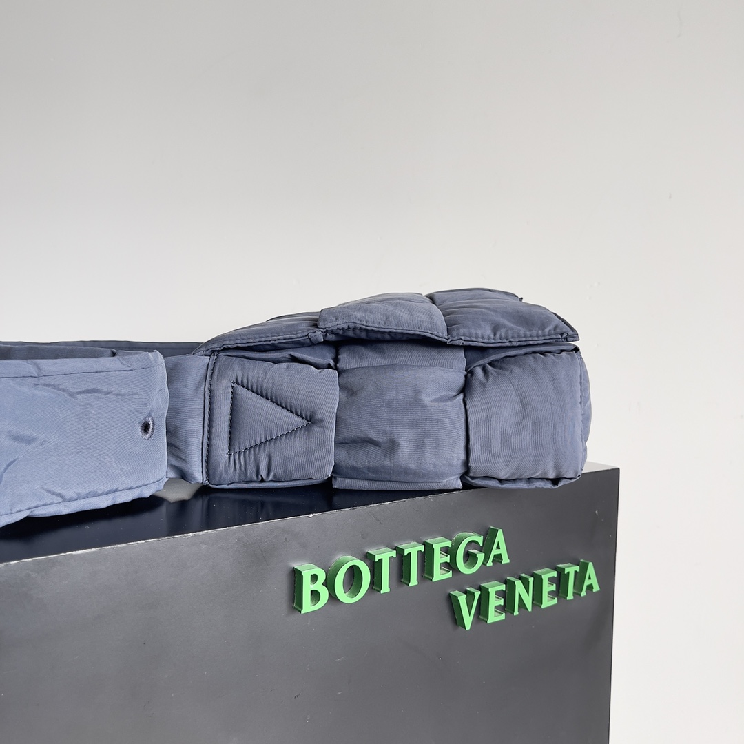 Bottega Veneta Bv Woven Nylon Bag 15 compartments oversized navy #70529