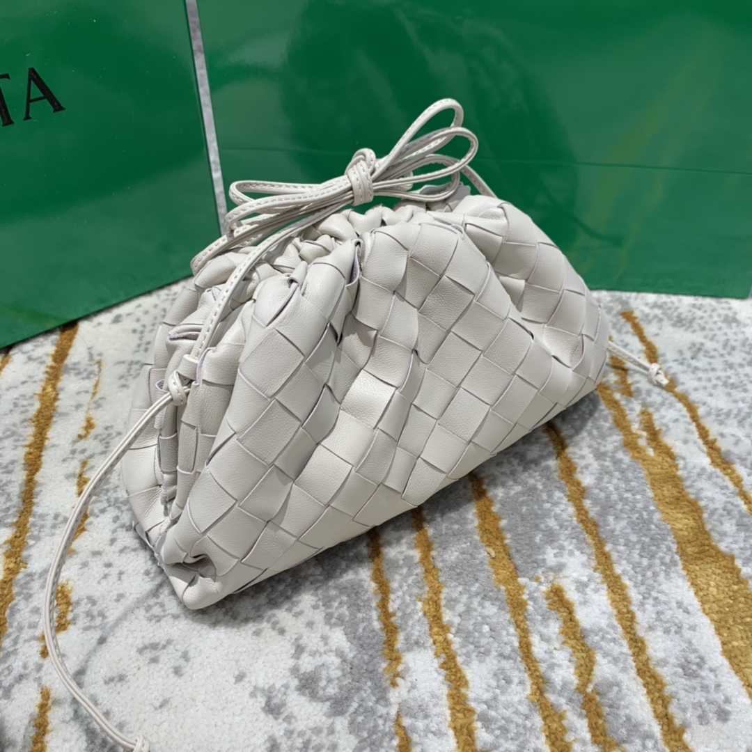 Bottega Veneta  THE MINI POUCH  #585852