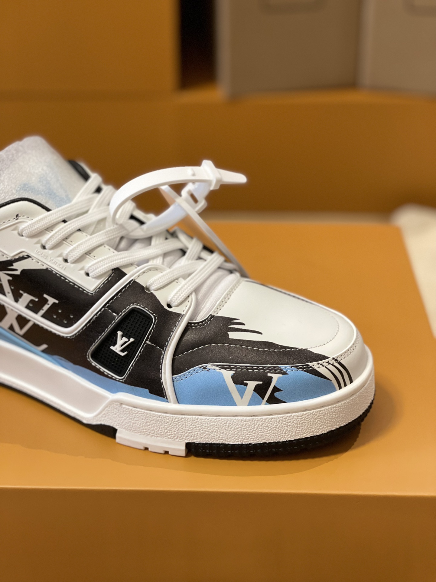 Louis Vuitton Trainer sneakers for couples, style number 1AA373