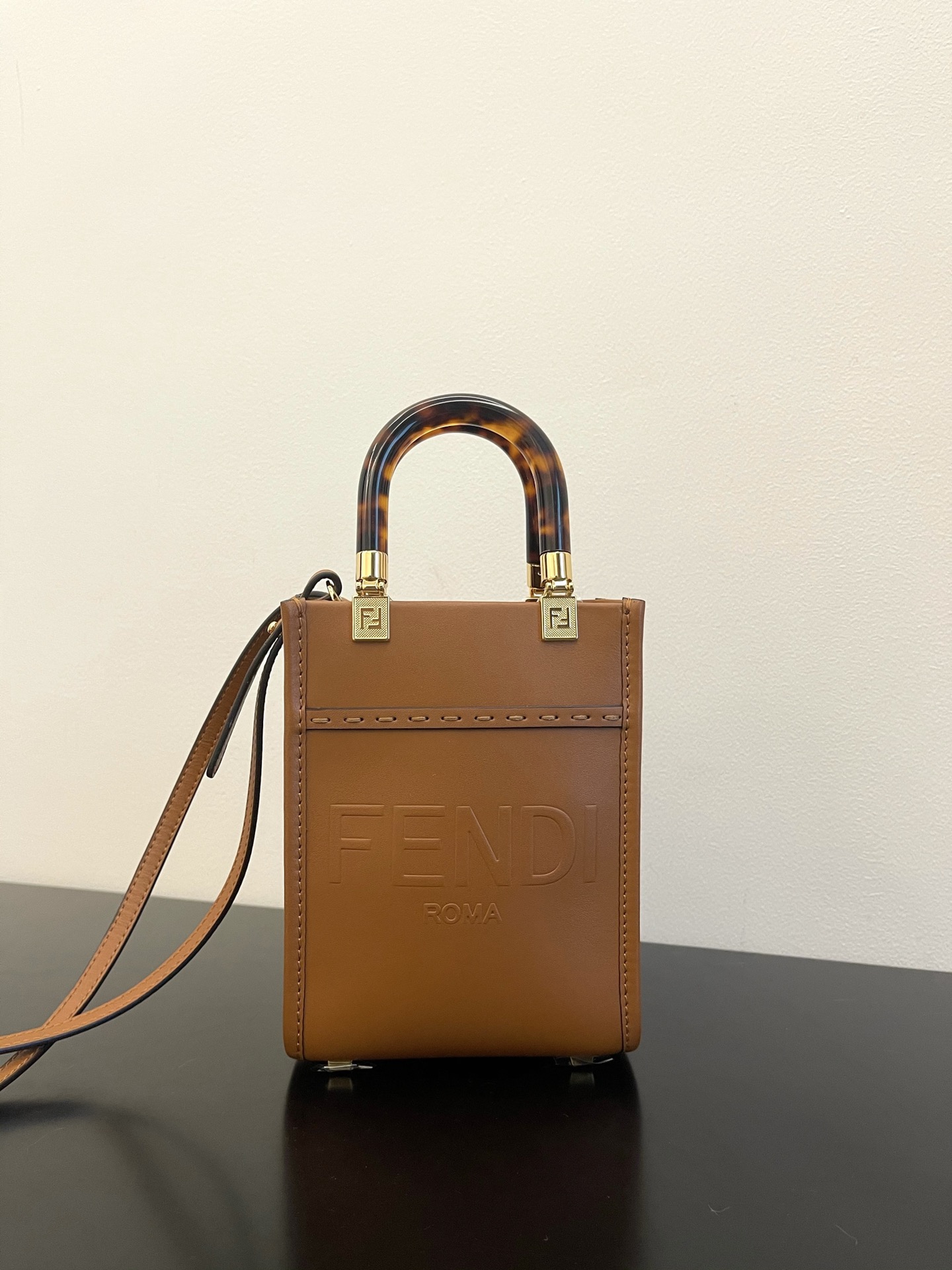 FENDI Logo embossed tortoiseshell portable crossbody cute