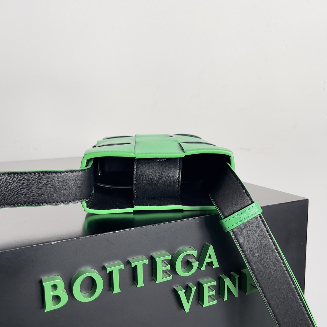 Bottega Veneta BV Mobile Phone Bag Parrot Green/Black #729298