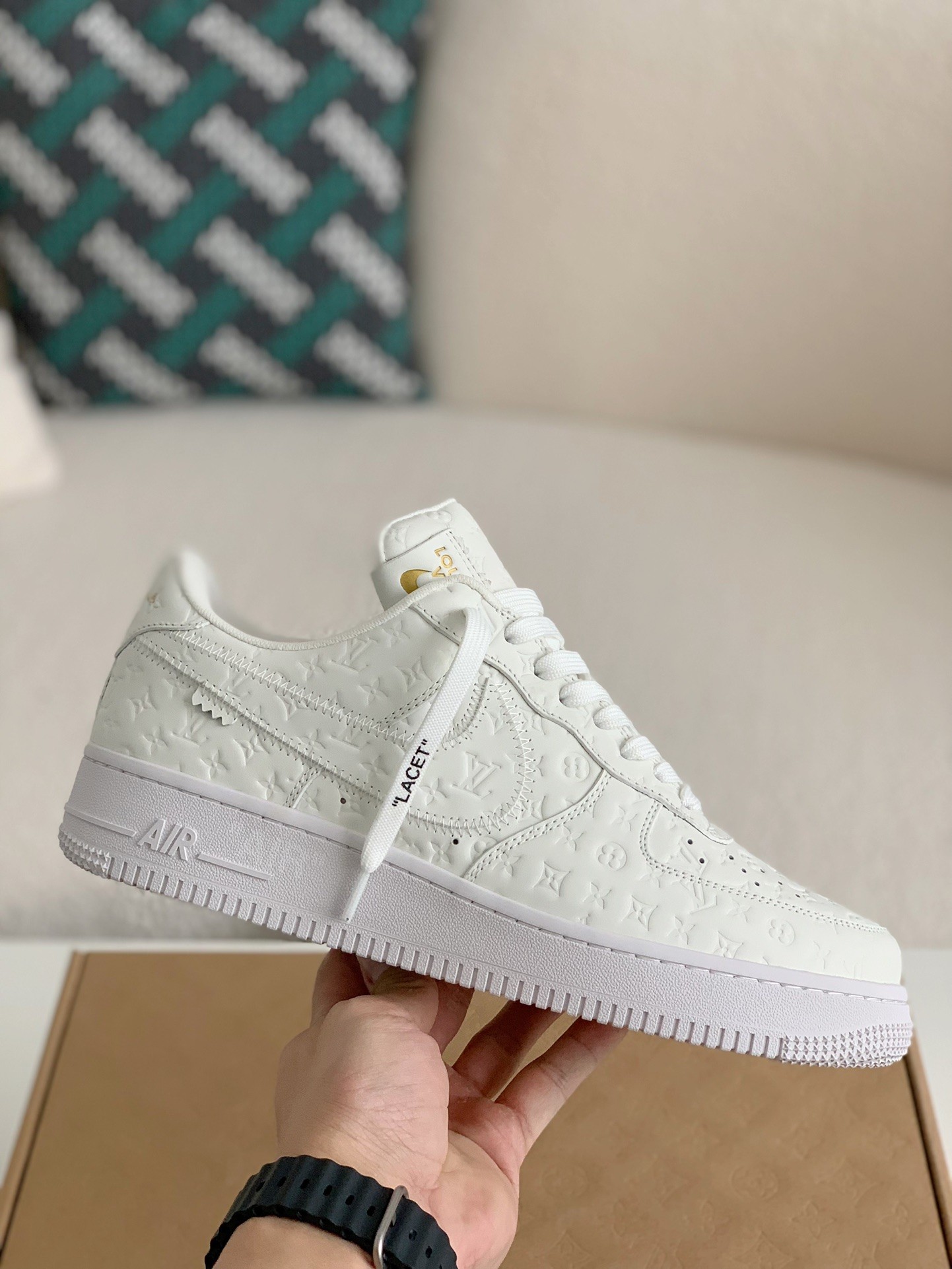 LOUIS VUITTON × NIKE AIR FORCE 1 Sneaker