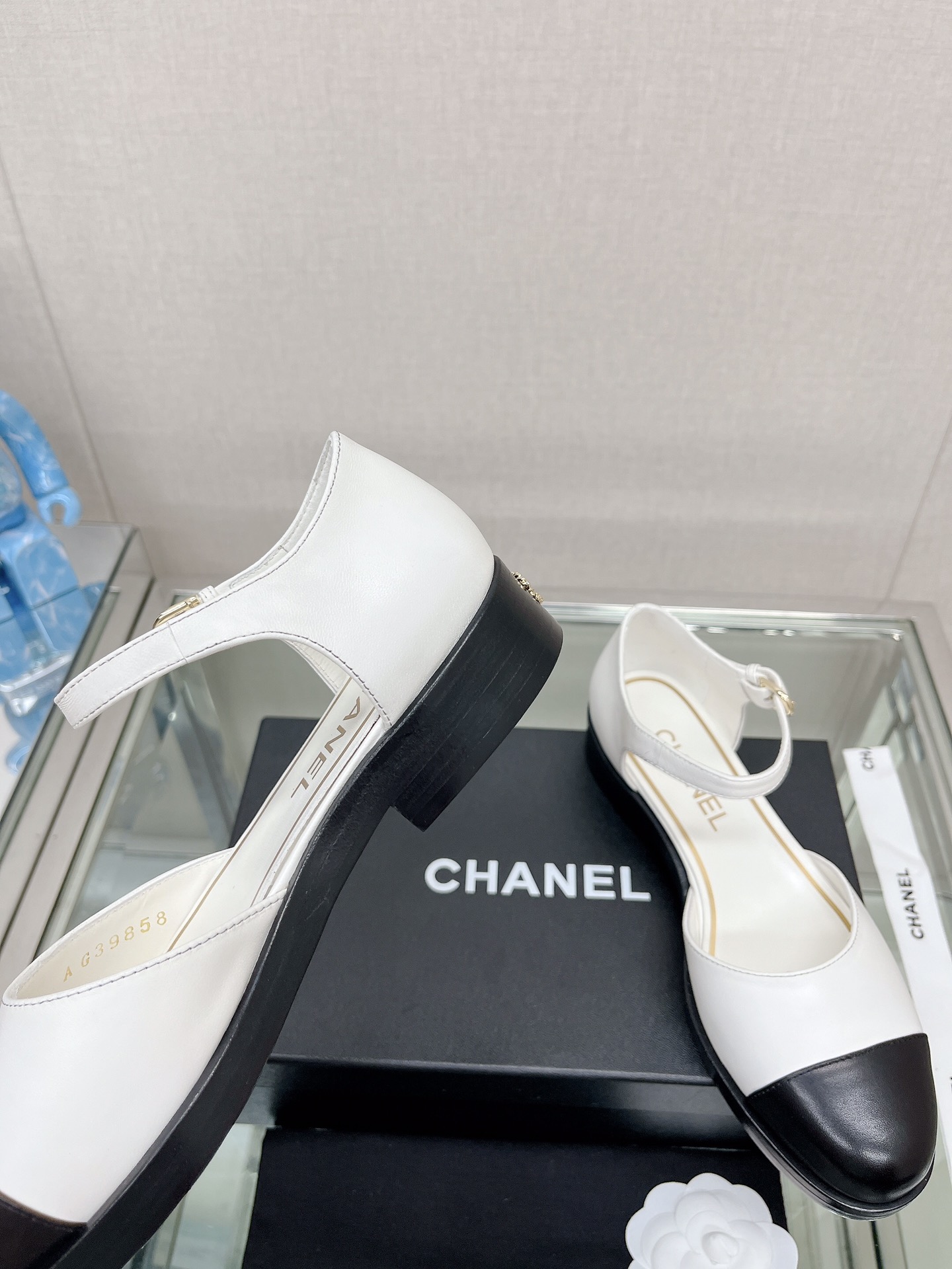 CHANEL 23Ss small incense thick bottom Mary Jane hollow sandals imported lambskin