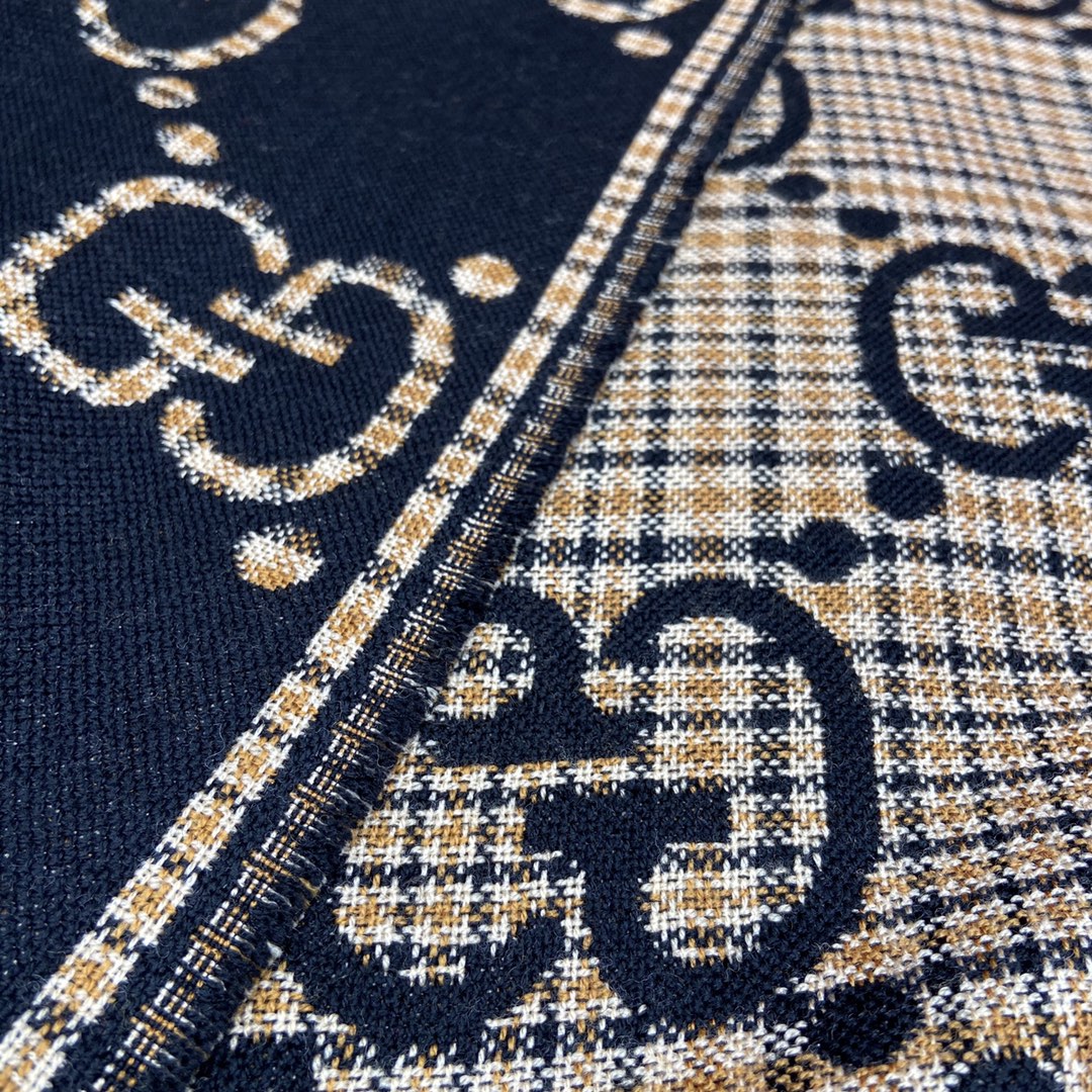 GUCCI Double-sided three-dimensional jacquard scarf 100% wool