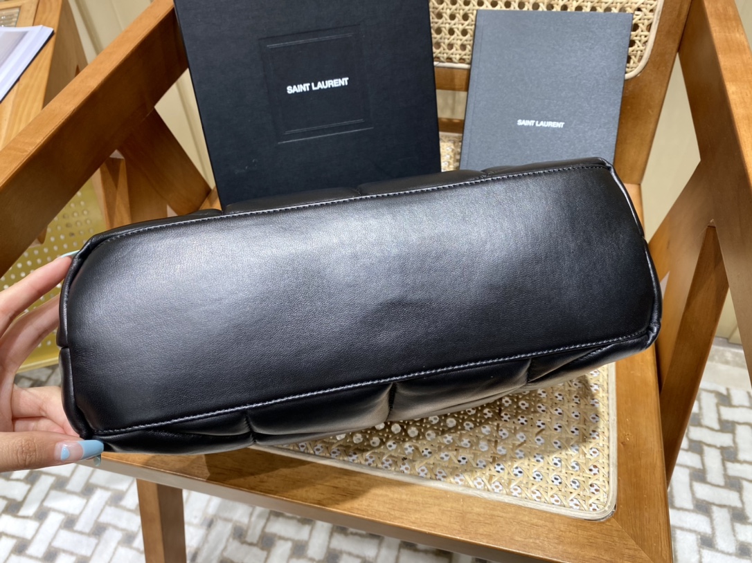 SAINT LAURENT #𝙇𝙤𝙪𝙇𝙤𝙪 𝙥𝙪𝙛𝙛𝙚𝙧#57747(large gold buckle)