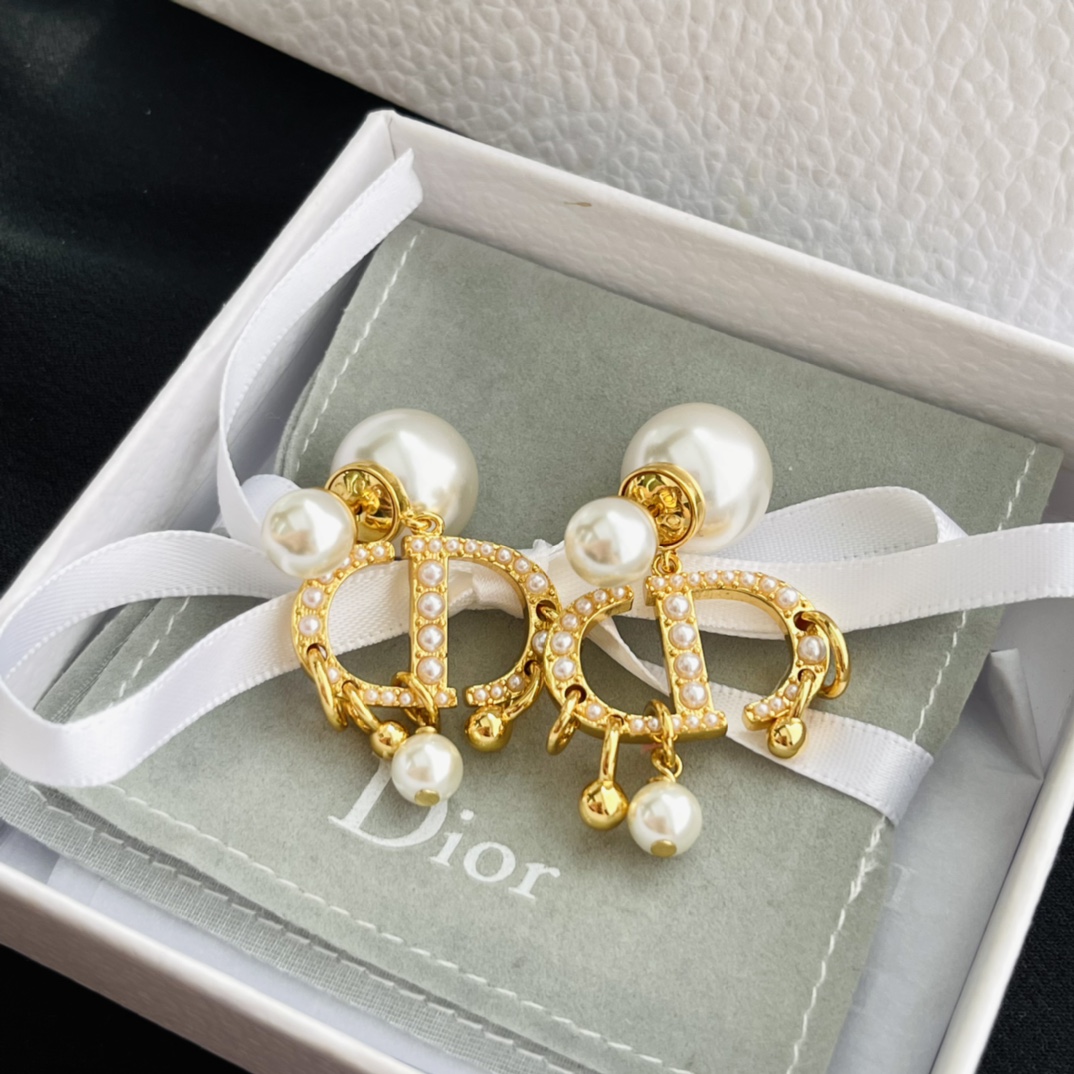 Dior new CD size pearl earrings