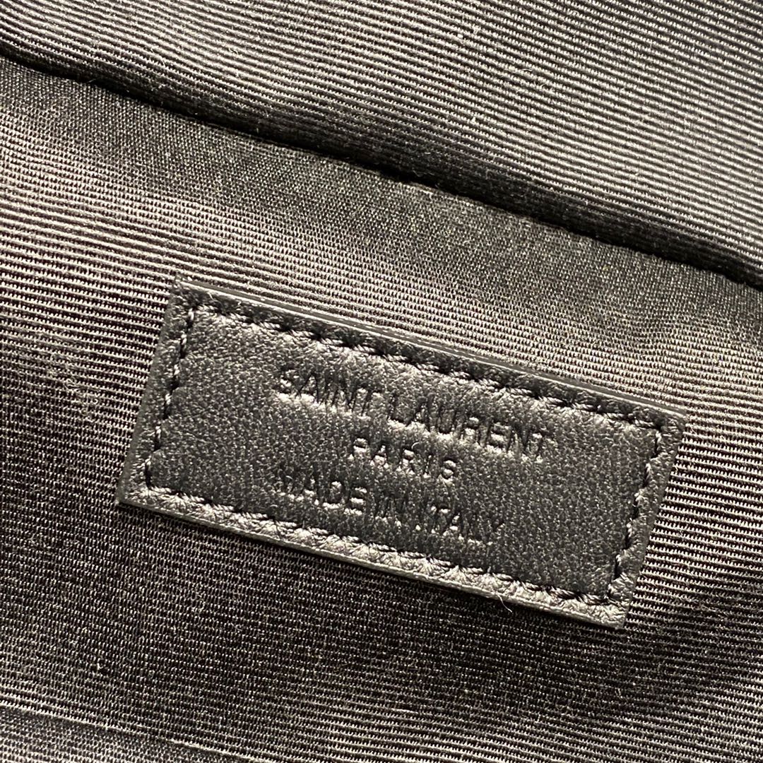 SAINT LAURENT  𝙑𝙖𝙣𝙞𝙩𝙮 𝘾  #669560.JD