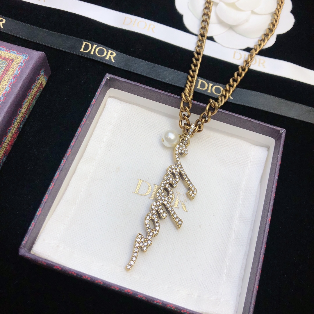 Dior new CD letter necklace