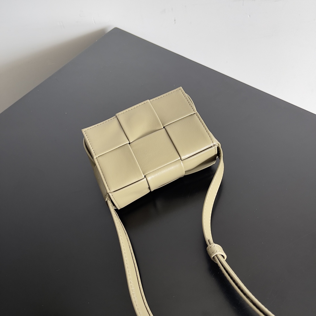 Bottega Veneta New Arrival 𝗺𝗶𝗻𝗶 𝗰𝗮𝘀𝘀 𝗲𝘁𝘁𝗲 taupe #667048