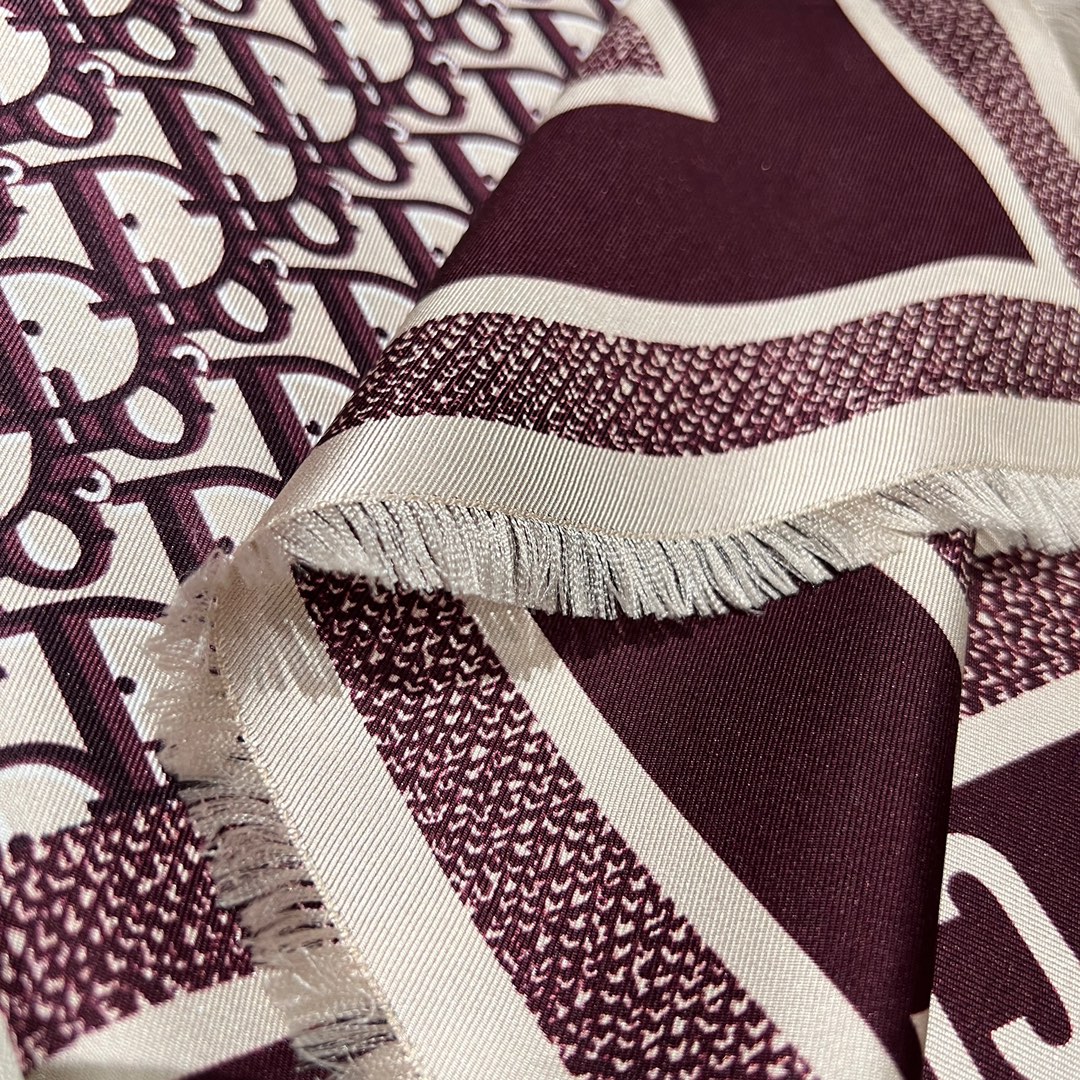 𝐃𝐢𝐨𝐫 ·Bookmark Square Scarf