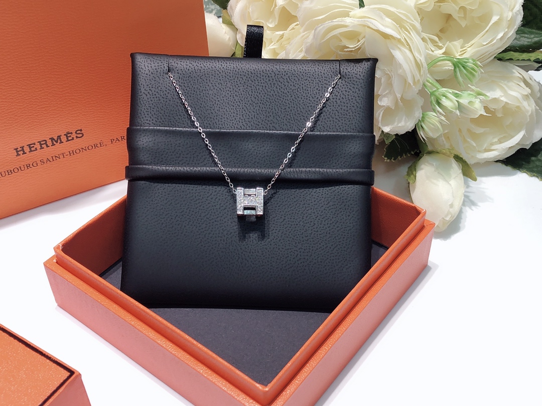 Hermes necklace