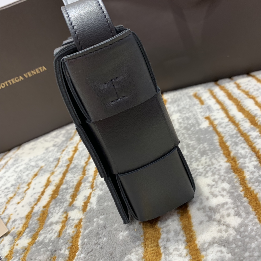 Bottega Veneta  𝘾𝘼𝙎𝙎𝙀𝙏𝙏𝙀 #578004