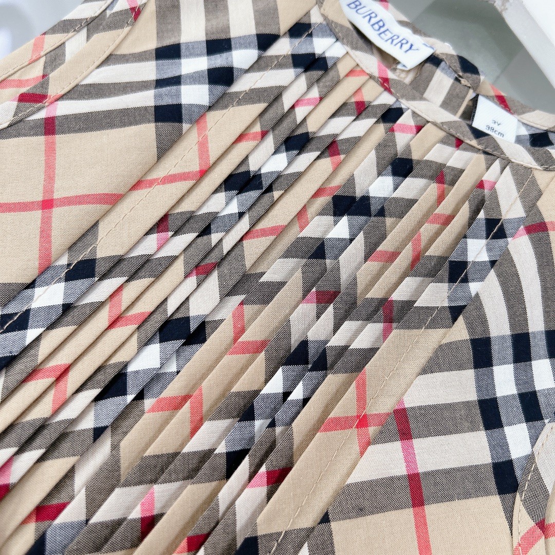 Burberry new girls skirt suit