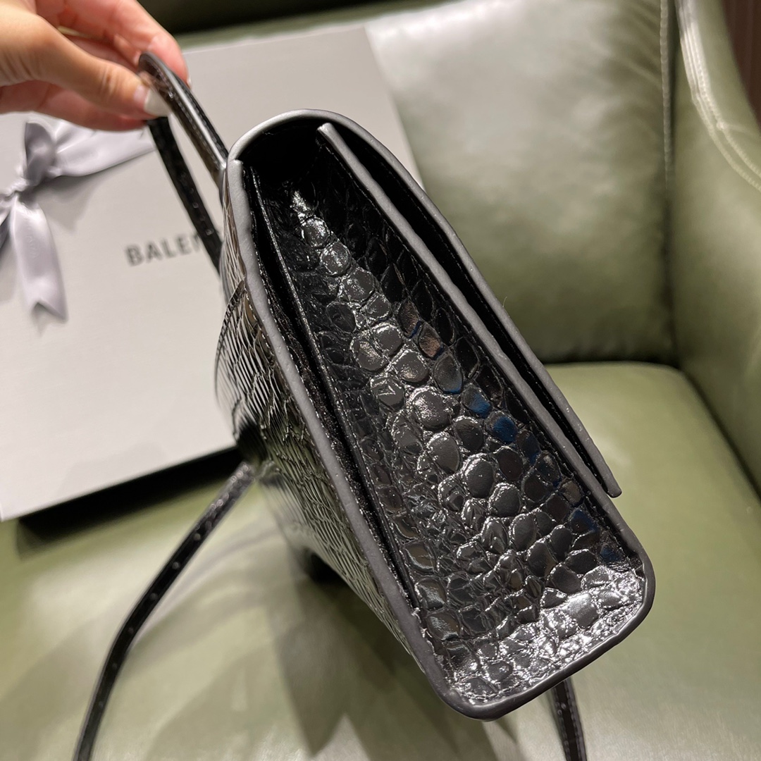 BALENCIAGA 𝐇𝐨𝐮𝐫𝐠𝐥𝐚𝐬𝐬 𝐏𝐥𝐮𝐬 Hourglass bag